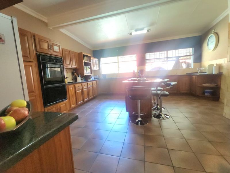 Don’t Miss Out on This Stunning Family Home in Voeltjiedorp, Brits!  - Photo 10