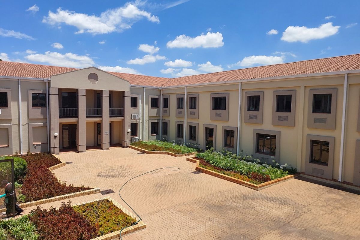 BLACK FRIDAY RENTAL DEAL – Premium Standalone Office in Rivonia CBD! - Photo 3