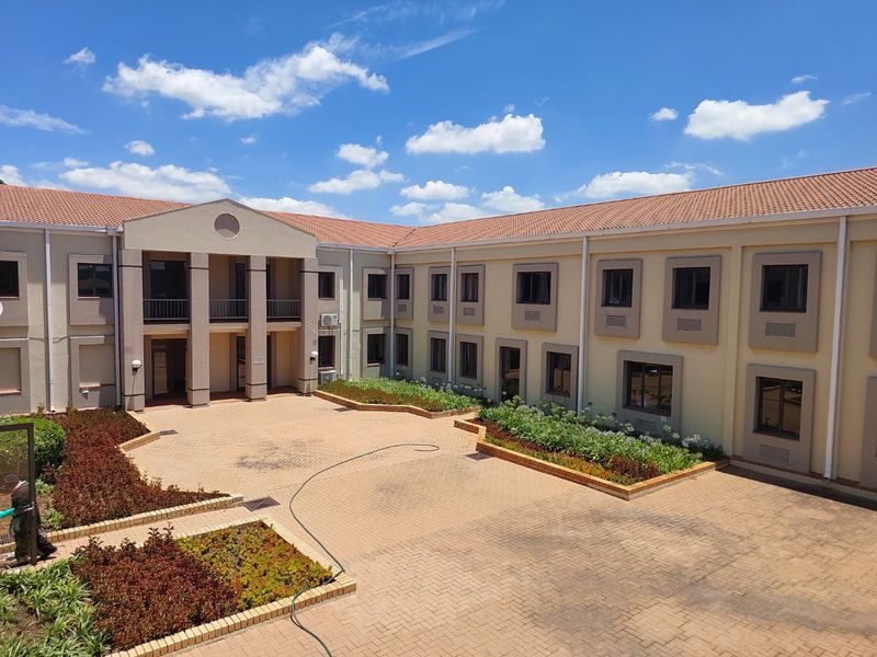 BLACK FRIDAY RENTAL DEAL – Premium Standalone Office in Rivonia CBD! - Photo 3