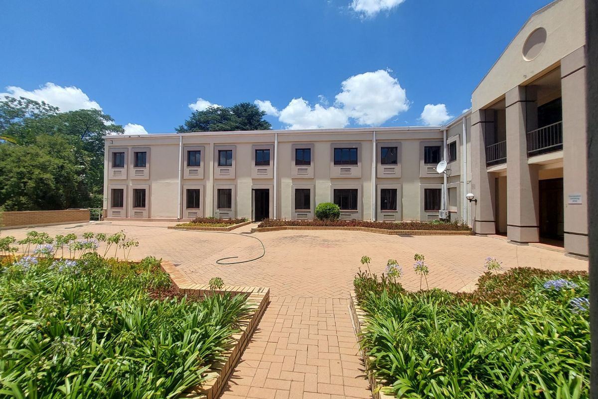 BLACK FRIDAY RENTAL DEAL – Premium Standalone Office in Rivonia CBD! - Photo 2