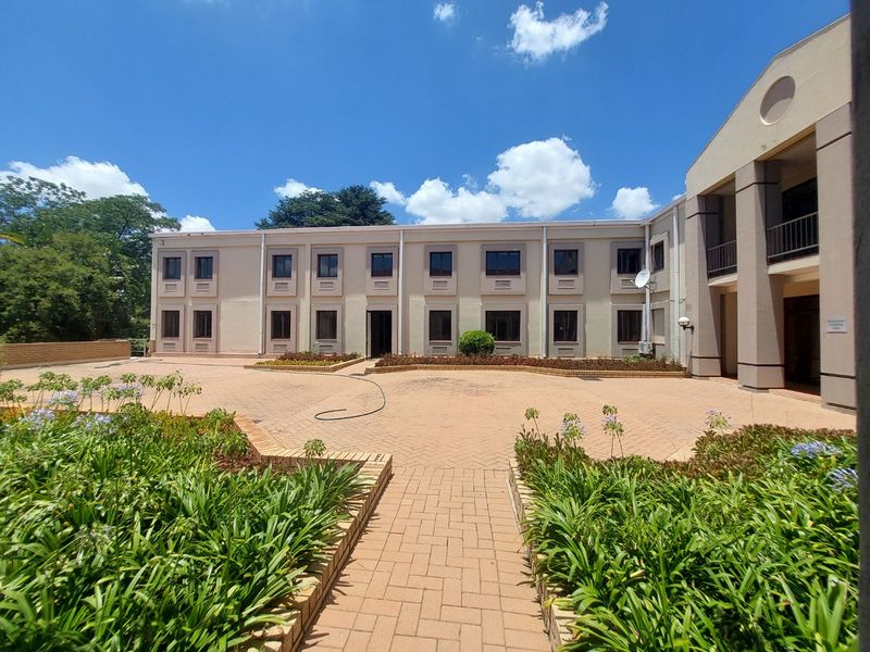 BLACK FRIDAY RENTAL DEAL – Premium Standalone Office in Rivonia CBD! - Photo 2