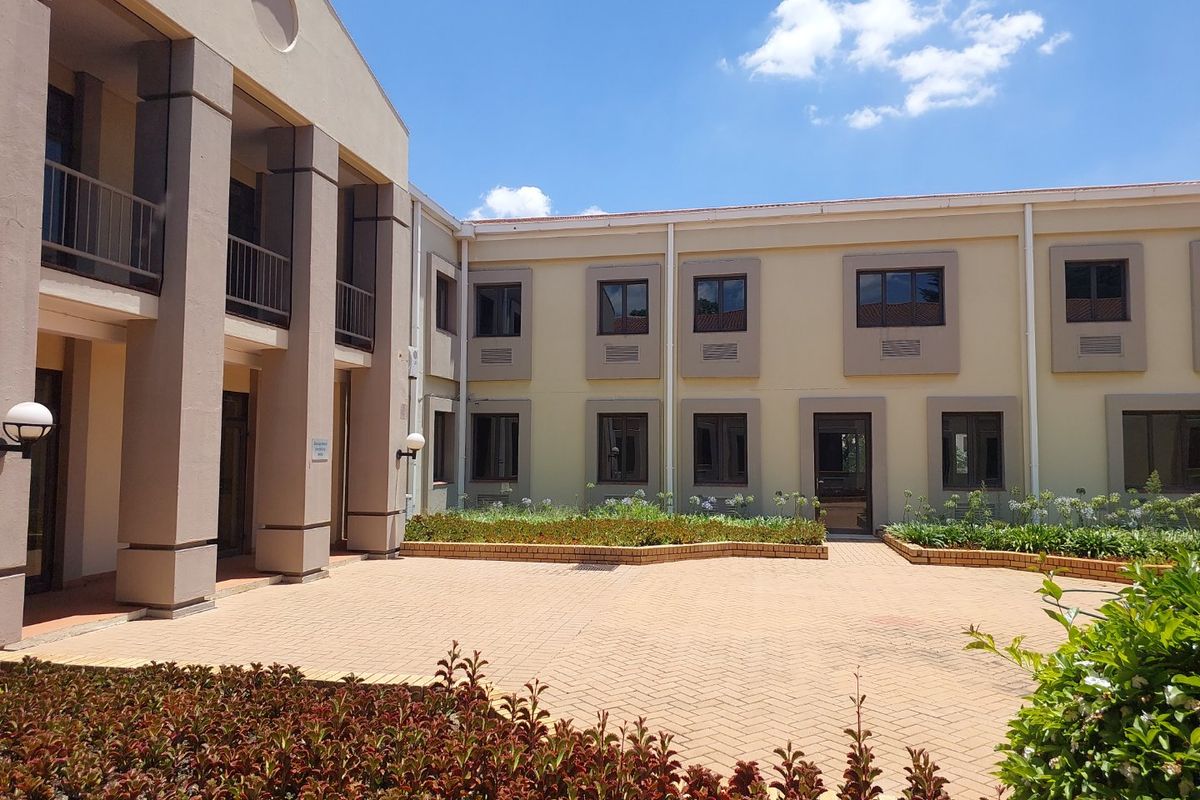 BLACK FRIDAY RENTAL DEAL – Premium Standalone Office in Rivonia CBD! - Photo 4