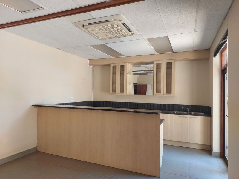 BLACK FRIDAY RENTAL DEAL – Premium Standalone Office in Rivonia CBD! - Photo 7