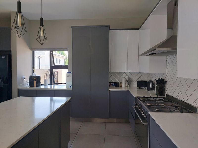 Priced to Sell! Secure Modern 3-Bedroom Family Home in Olivewood Estate - Photo 9