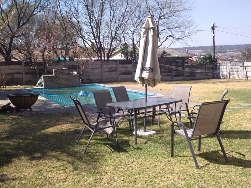 4 Bed House in Heuweloord for Sale - Photo 3