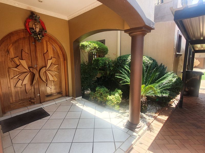 Newly built modern family home in Kensington - Photo 10