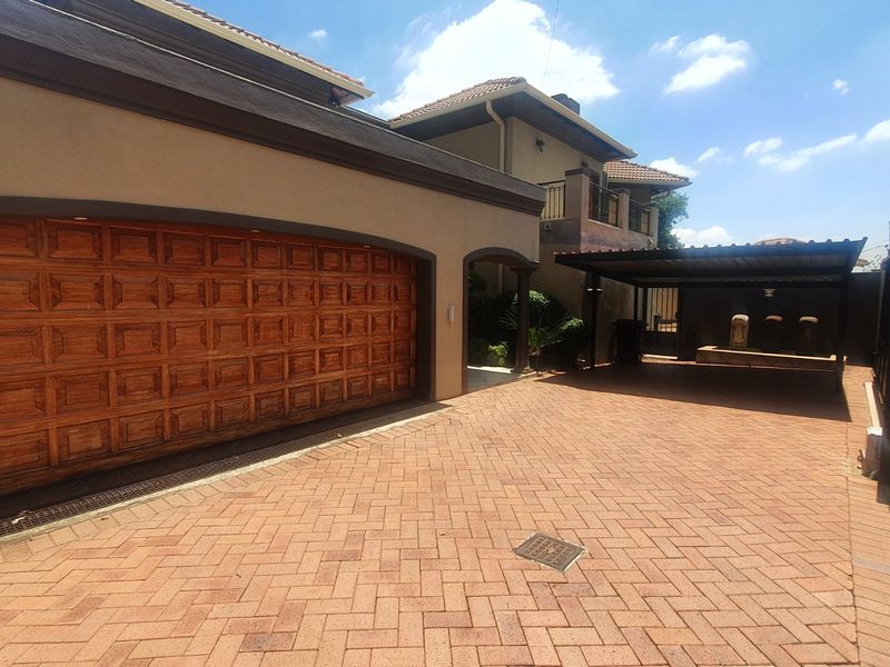 Newly built modern family home in Kensington - Photo 8