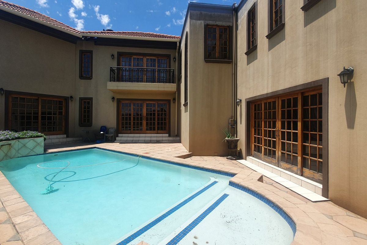 Newly built modern family home in Kensington - Photo 3