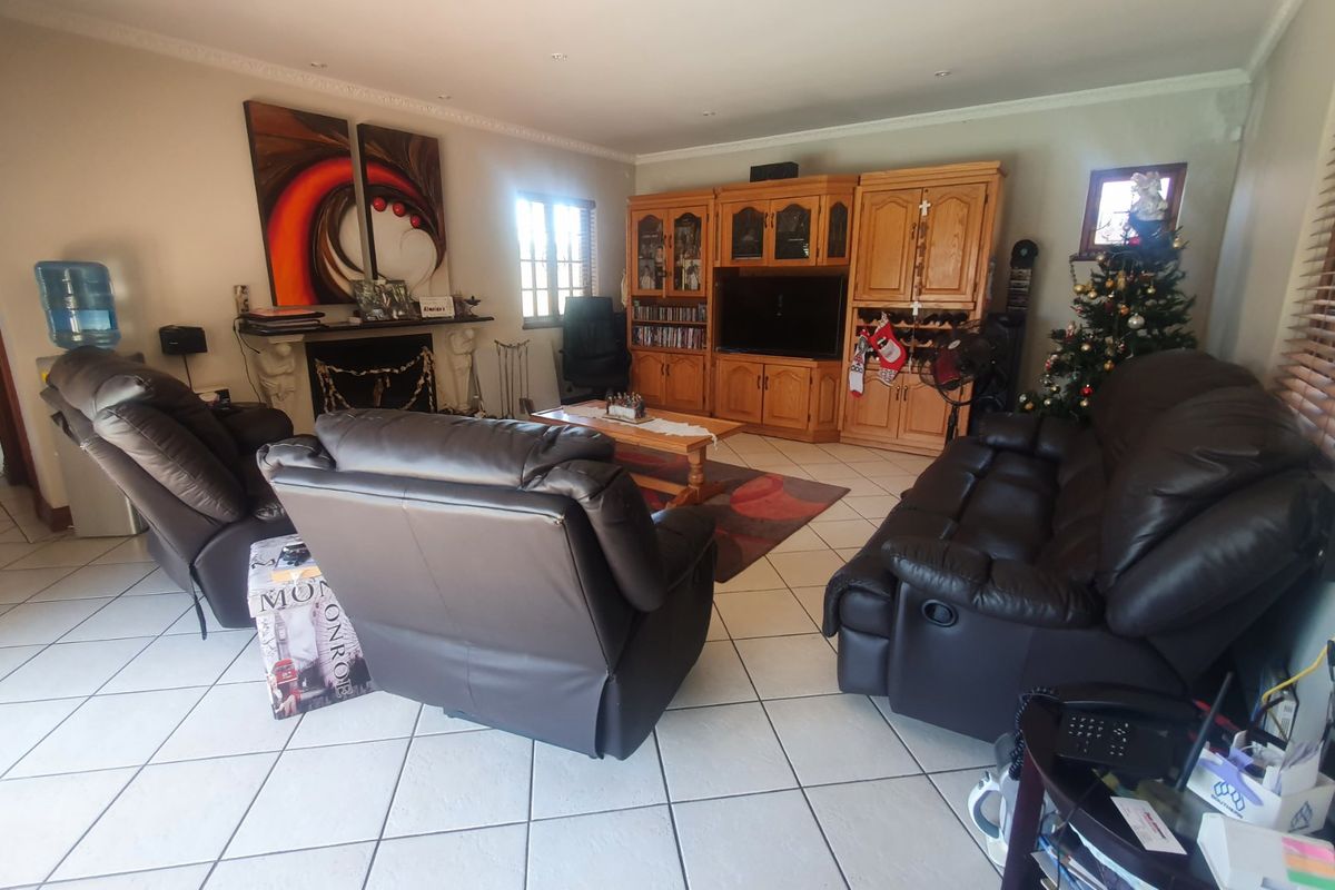 Newly built modern family home in Kensington - Photo 5