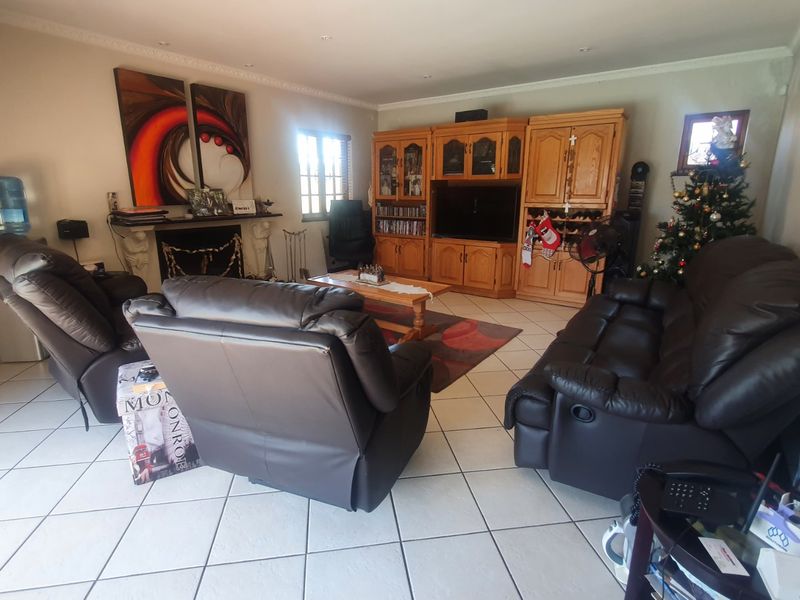 Newly built modern family home in Kensington - Photo 5