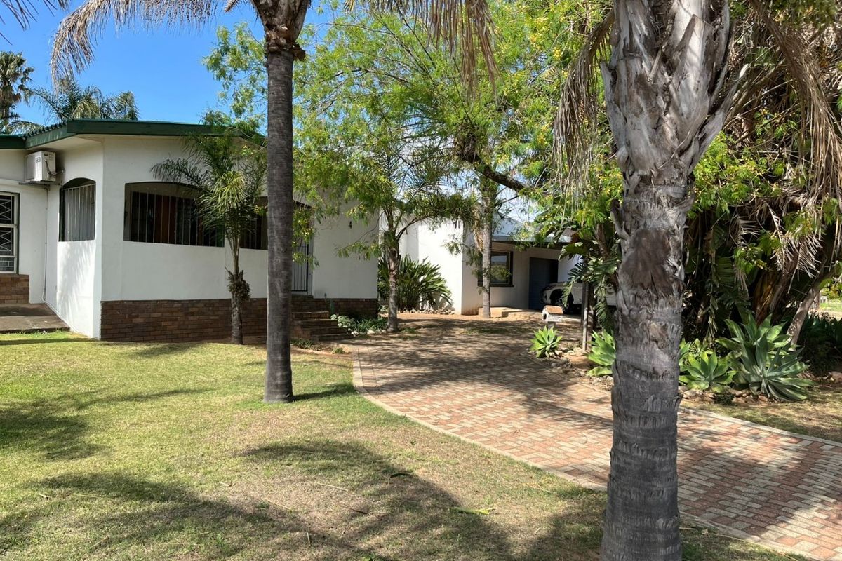 Perfect for families or those who love to entertain. - Photo 2