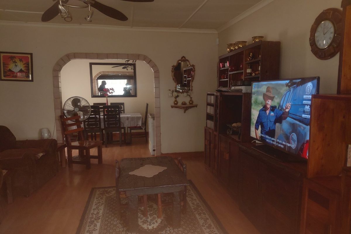 Solid family home in Sasolburg. - Photo 5