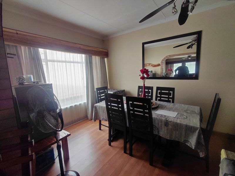 Solid family home in Sasolburg. - Photo 7