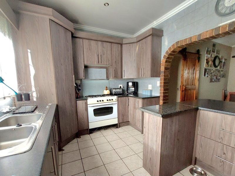 Charming Family Gem in Elandsrand, Brits  Don’t Miss Out! - Photo 10