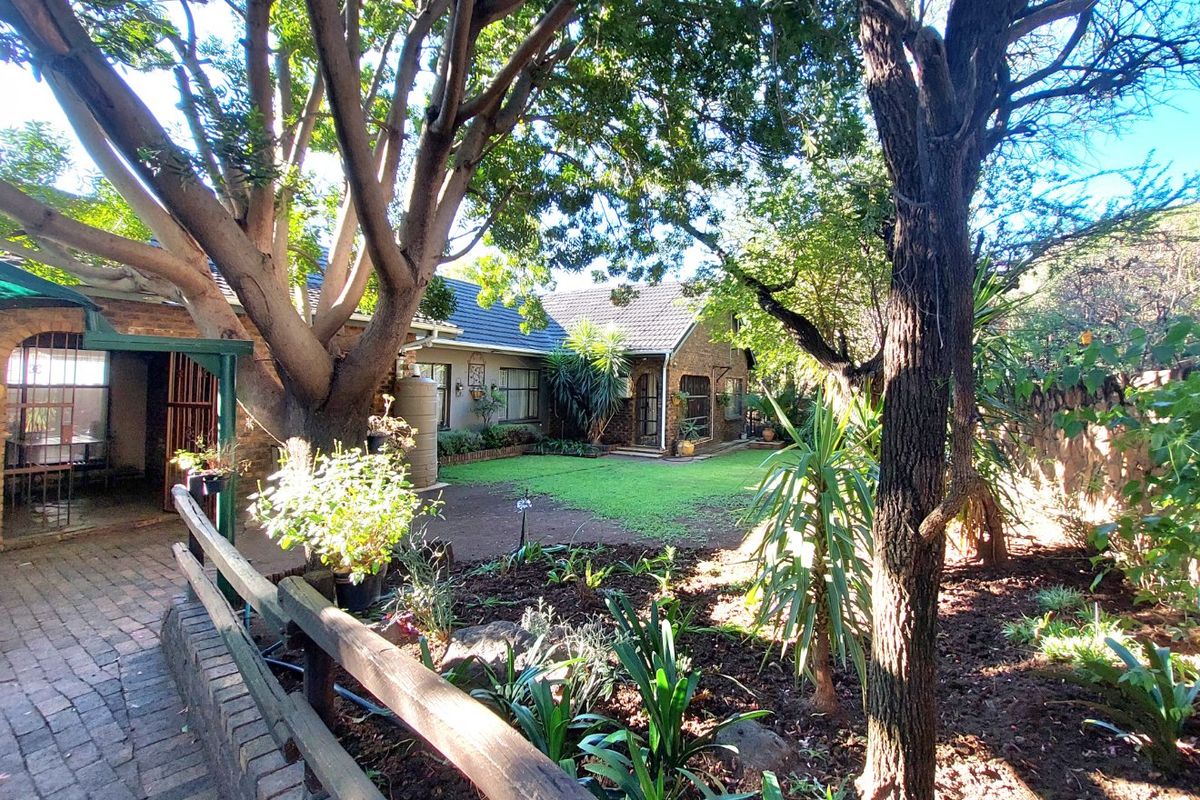 Charming Family Gem in Elandsrand, Brits  Don’t Miss Out! - Photo 2