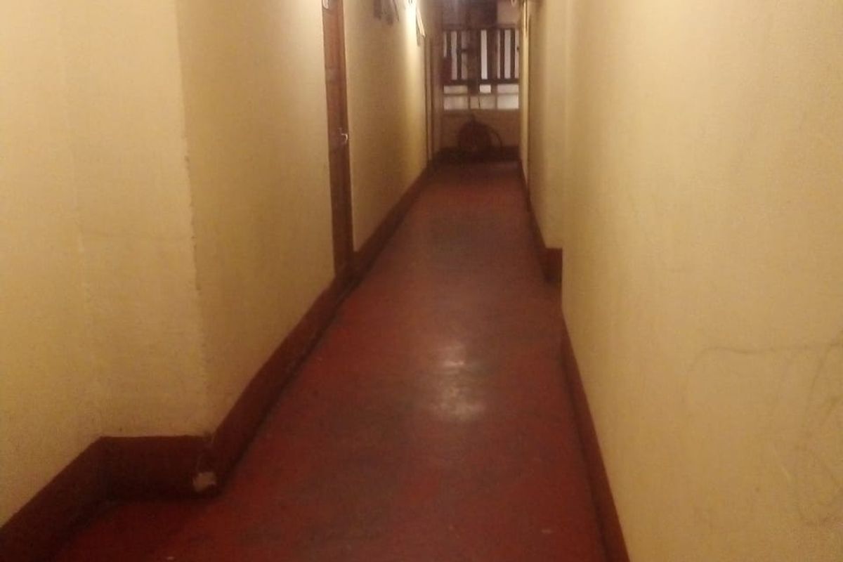 Spacious Doornfontein Home with City Views perfect for Student Accommodation - Photo 5