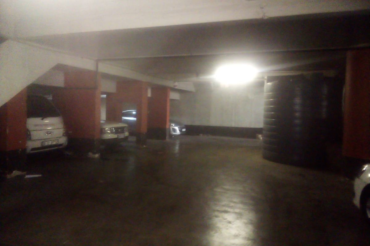 Spacious Doornfontein Home with City Views perfect for Student Accommodation - Photo 4