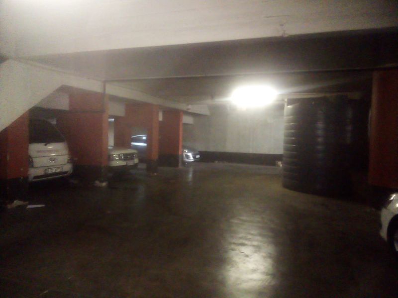 Spacious Doornfontein Block of Flats with Panoramic City Views, perfect for Student Accommodation - Photo 4