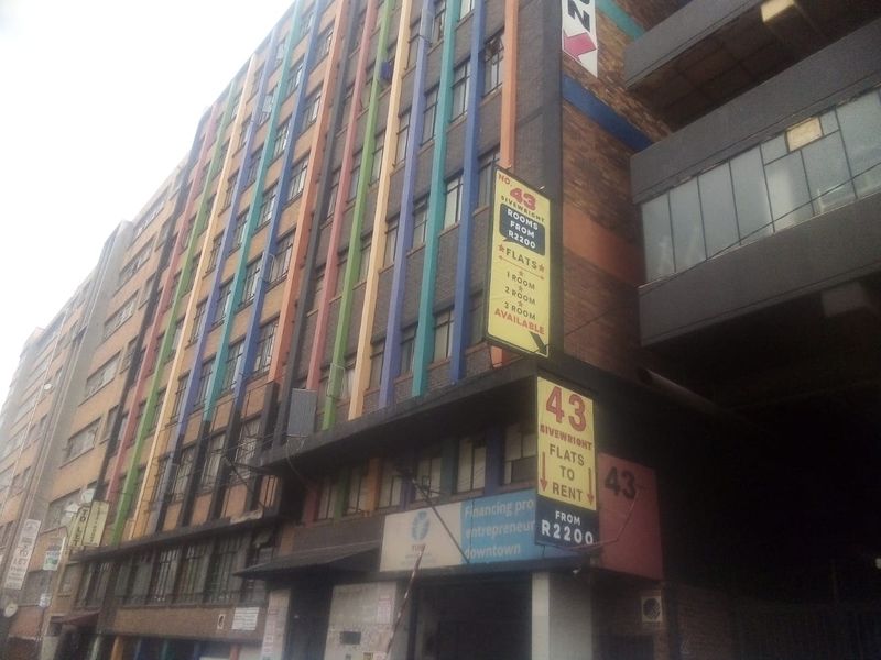 Spacious Doornfontein Block of Flats with Panoramic City Views, perfect for Student Accommodation - Photo 1