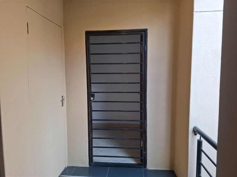 2 bedroom and 2 bathroom unit - Photo 6