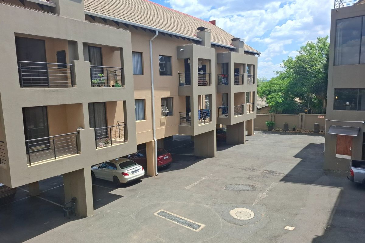 2 bedroom and 2 bathroom unit - Photo 4