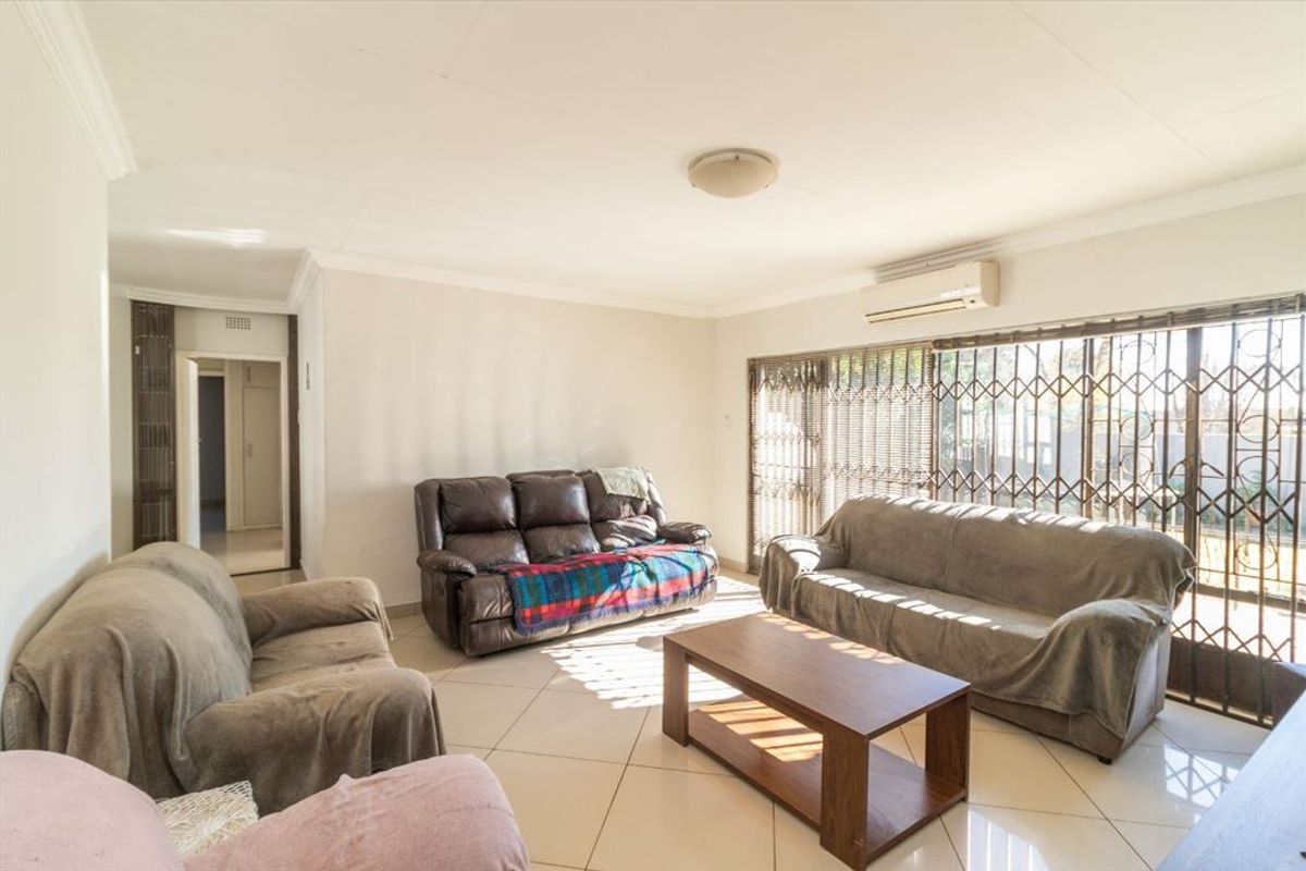 Spacious Family Home with Granny Flat and Modern Features - Photo 2