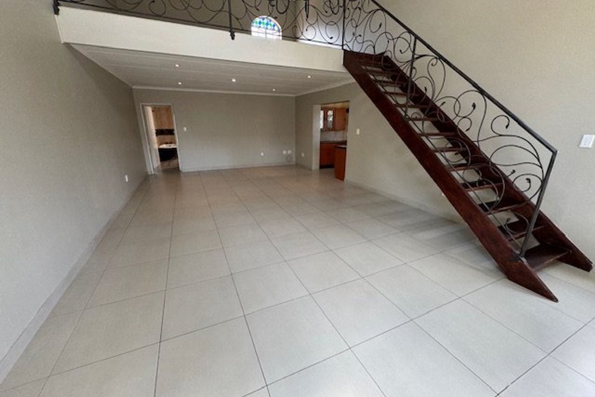 Elegant Family Home with Pool and Modern Amenities - Photo 5