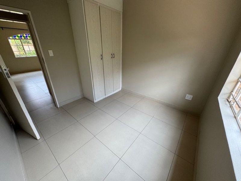 Elegant Family Home with Pool and Modern Amenities - Photo 9