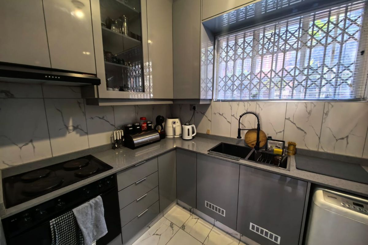 2.5 Bedrooms, 1.5 Bathrooms Apartment For Sale In Bulwer, Berea, Durban - Photo 4