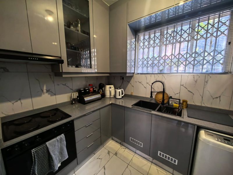 2.5 Bedrooms, 1.5 Bathrooms Apartment For Sale In Bulwer, Berea, Durban - Photo 4