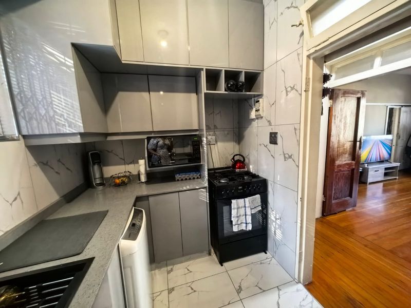 2.5 Bedrooms, 1.5 Bathrooms Apartment For Sale In Bulwer, Berea, Durban - Photo 3