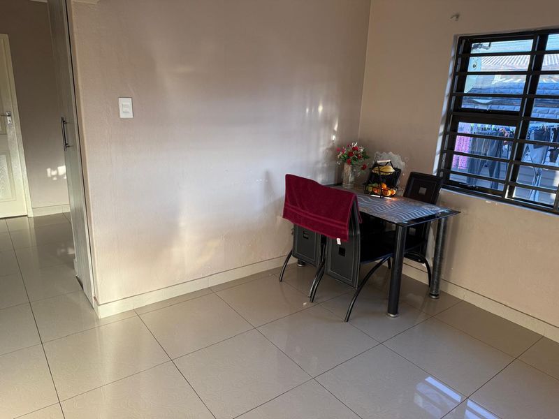 Neat as a Pin Family Home for Sale – Nirvana - Photo 9