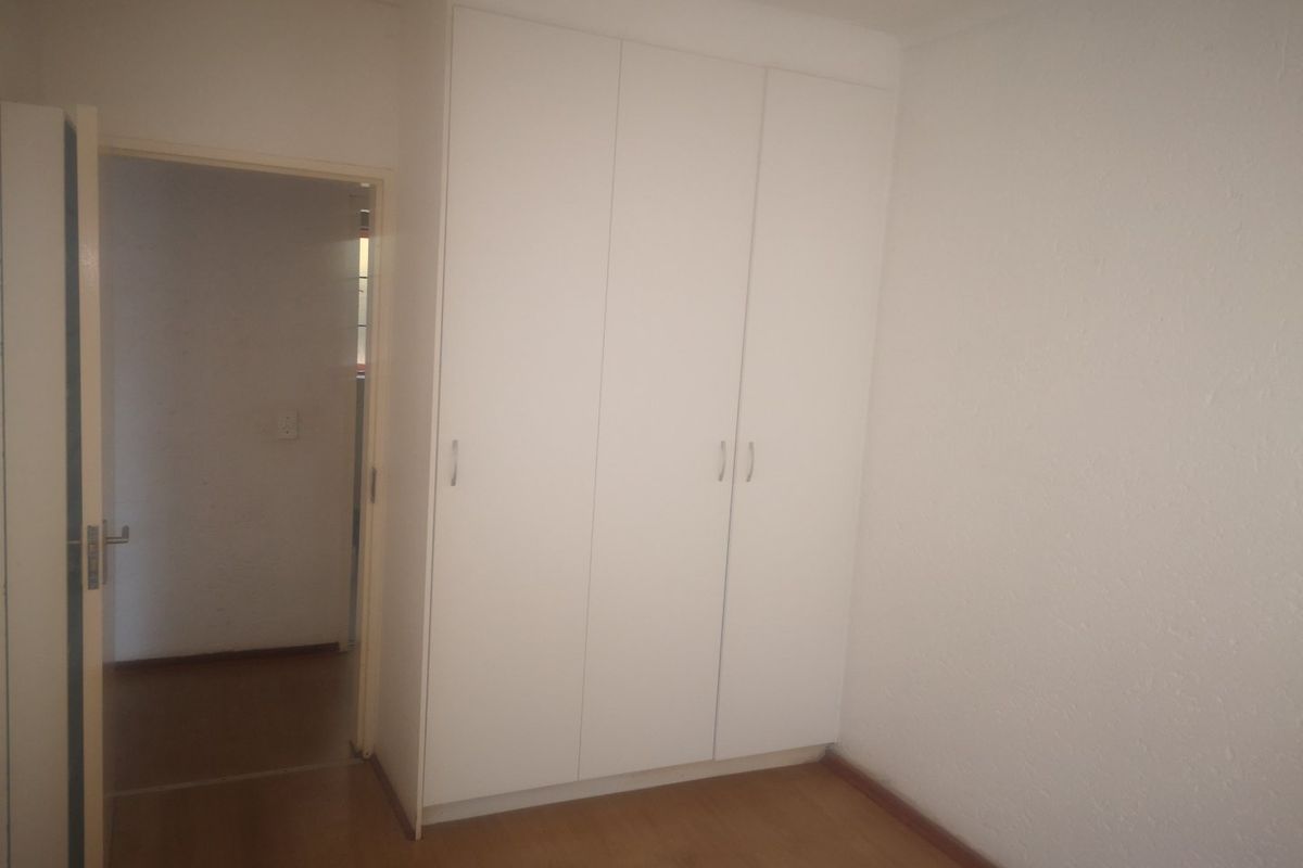 Serene 1-Bedroom Upstairs Unit in Secure Complex - Photo 2