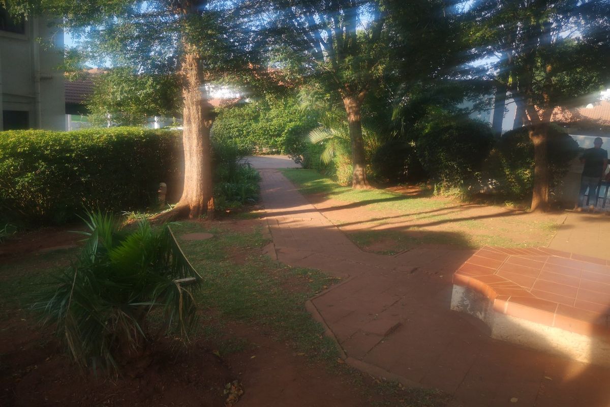 Serene 1-Bedroom Upstairs Unit in Secure Complex - Photo 4