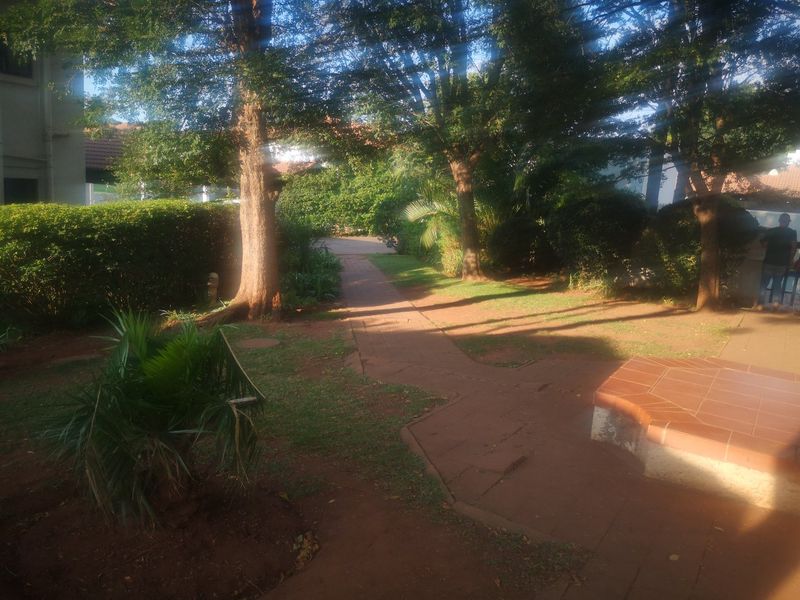 Serene 1-Bedroom Upstairs Unit in Secure Complex - Photo 4