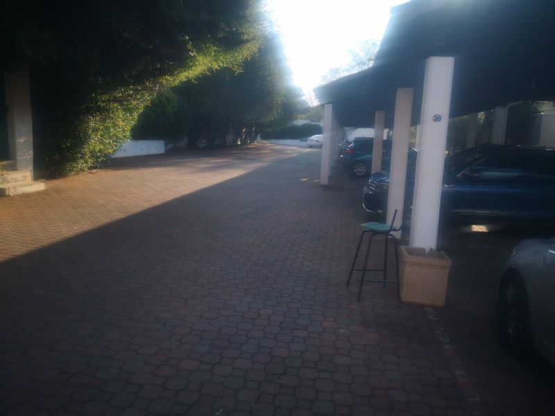 Serene 1-Bedroom Upstairs Unit in Secure Complex - Photo 10