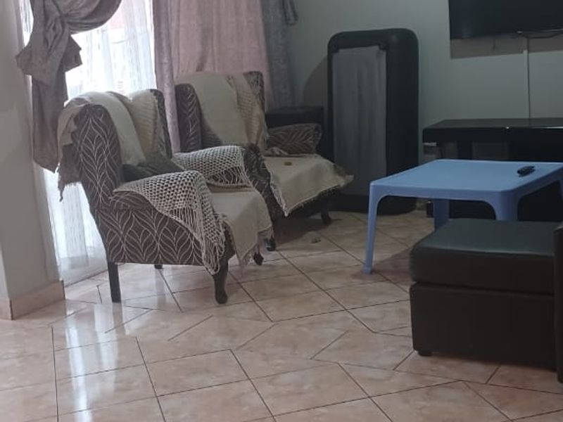 Spacious 2-Bedroom Upstairs Duplex Unit in Secure Jeppestown Complex - Photo 3