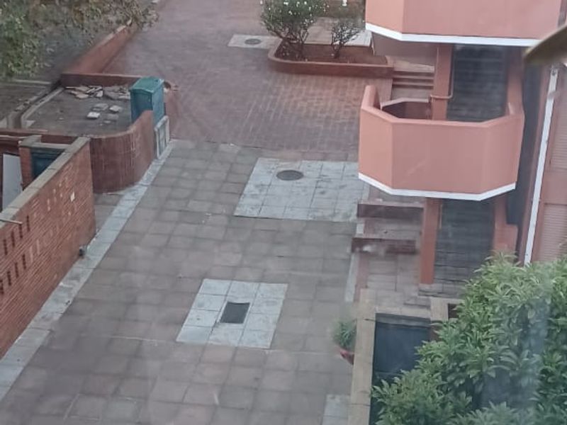 Spacious 2-Bedroom Upstairs Duplex Unit in Secure Jeppestown Complex - Photo 2