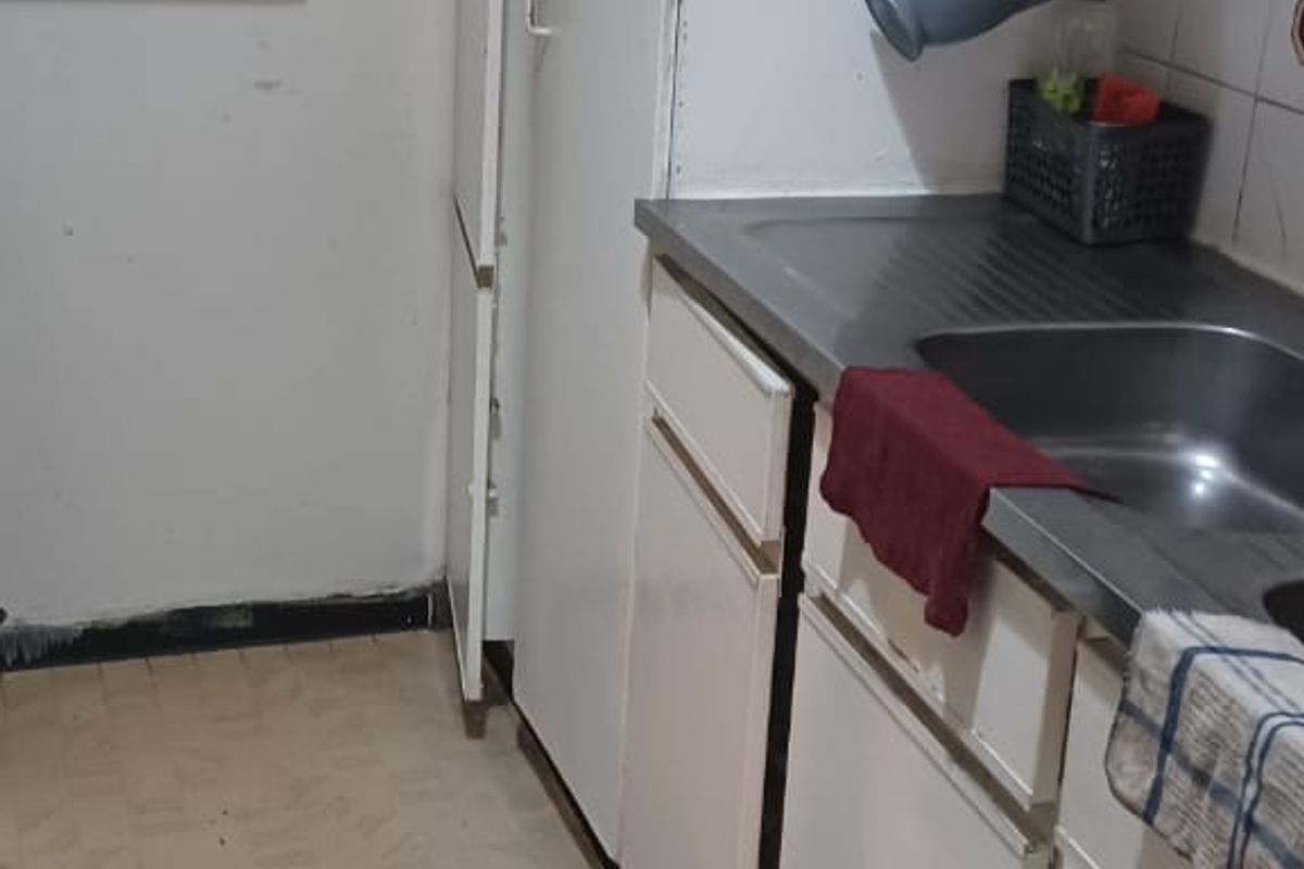 Spacious 2-Bedroom Upstairs Duplex Unit in Secure Jeppestown Complex - Photo 4