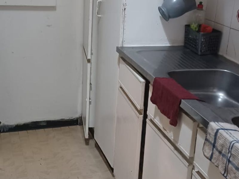 Spacious 2-Bedroom Upstairs Duplex Unit in Secure Jeppestown Complex - Photo 4