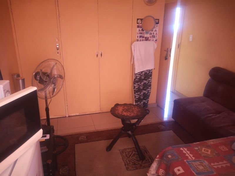 Secure & Spacious Duplex Living in Jeppestown - Photo 10