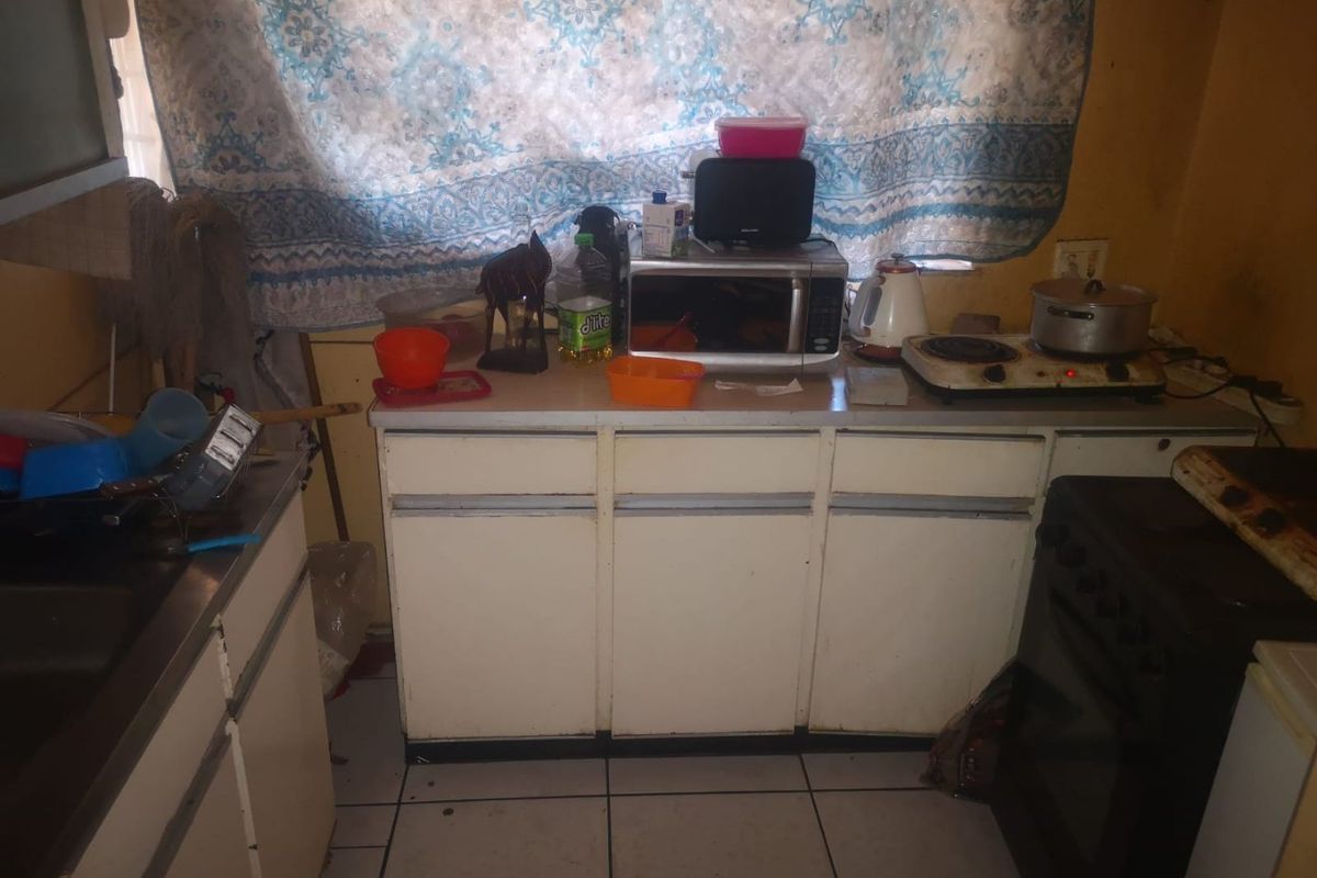 Secure & Spacious Duplex Living in Jeppestown - Photo 2