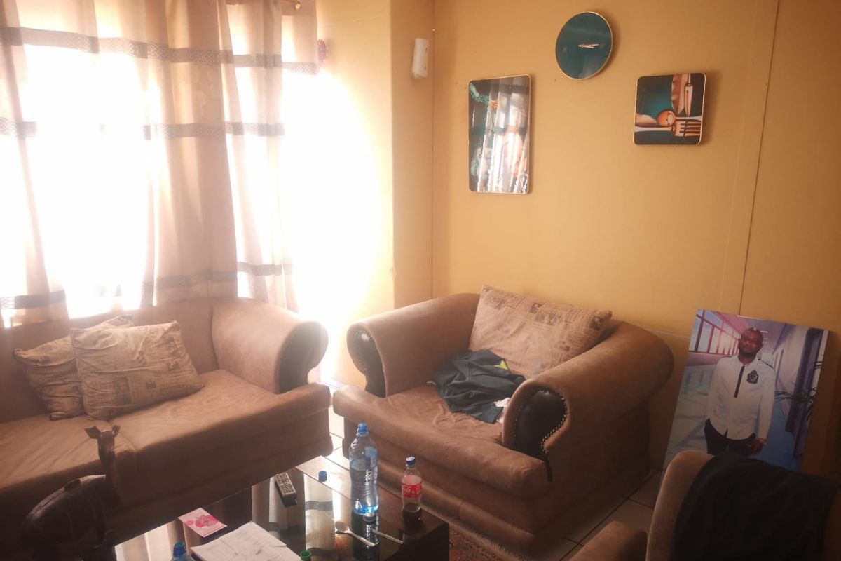 Secure & Spacious Duplex Living in Jeppestown - Photo 3