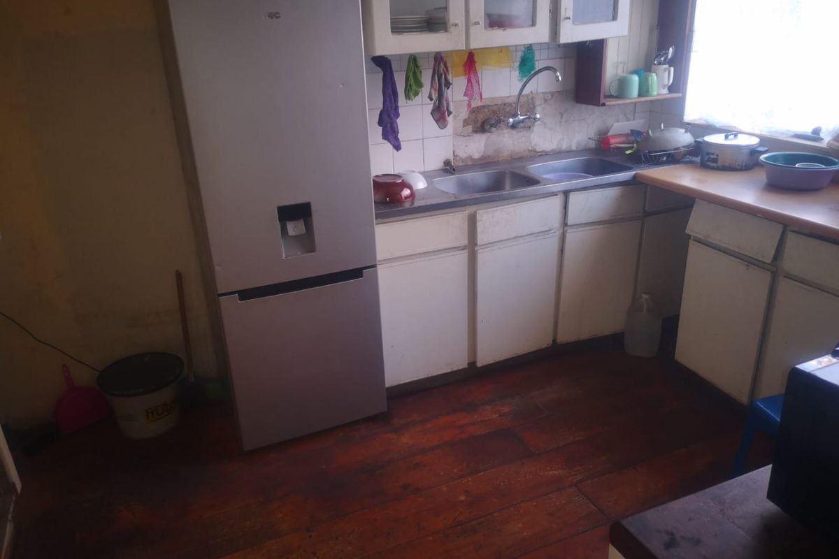 Ground Floor 3-Bedroom Duplex in Secure Jeppestown Complex - Photo 3