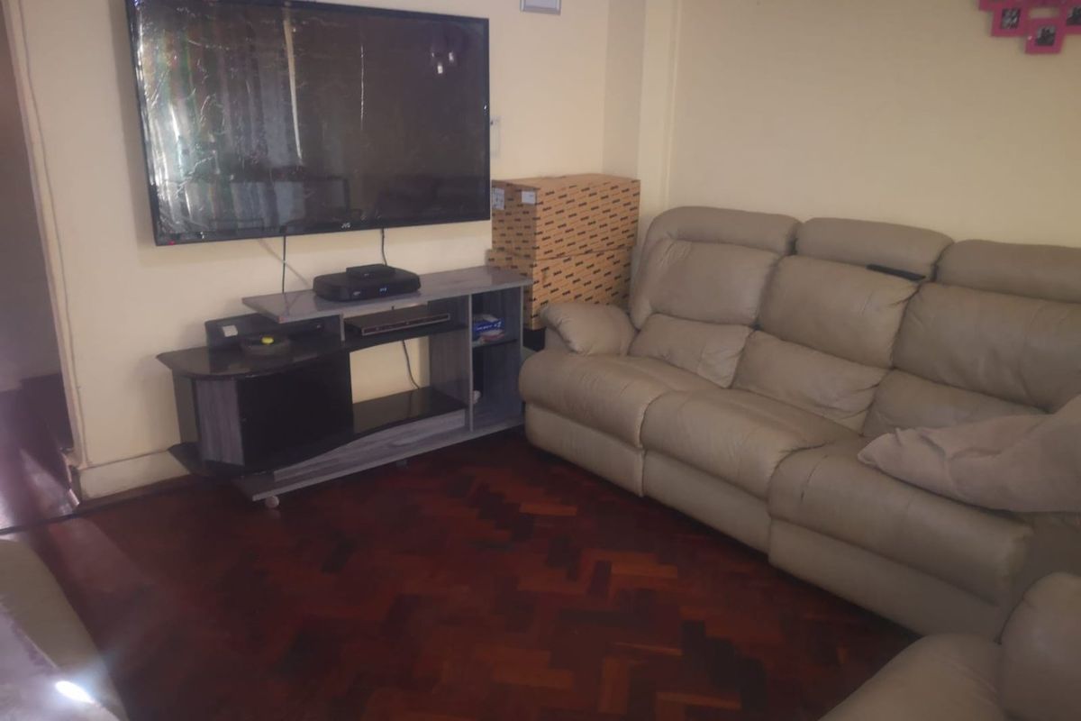 Ground Floor 3-Bedroom Duplex in Secure Jeppestown Complex - Photo 2