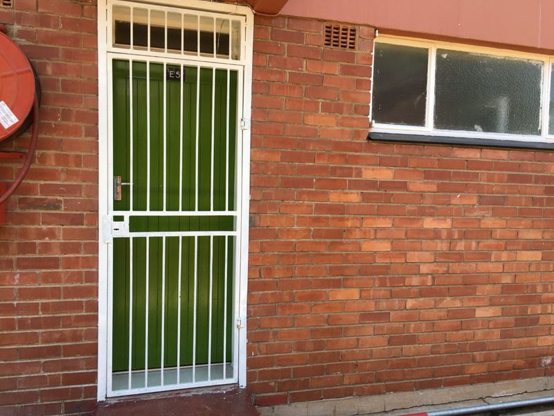 Secure 1-Bed Garden Unit with Family-Friendly Features - Photo 8