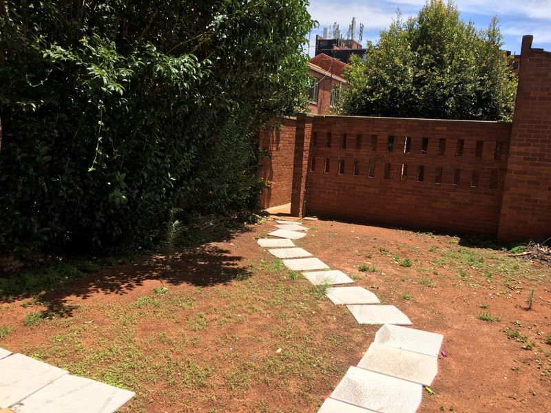 Secure 1-Bed Garden Unit with Family-Friendly Features - Photo 7