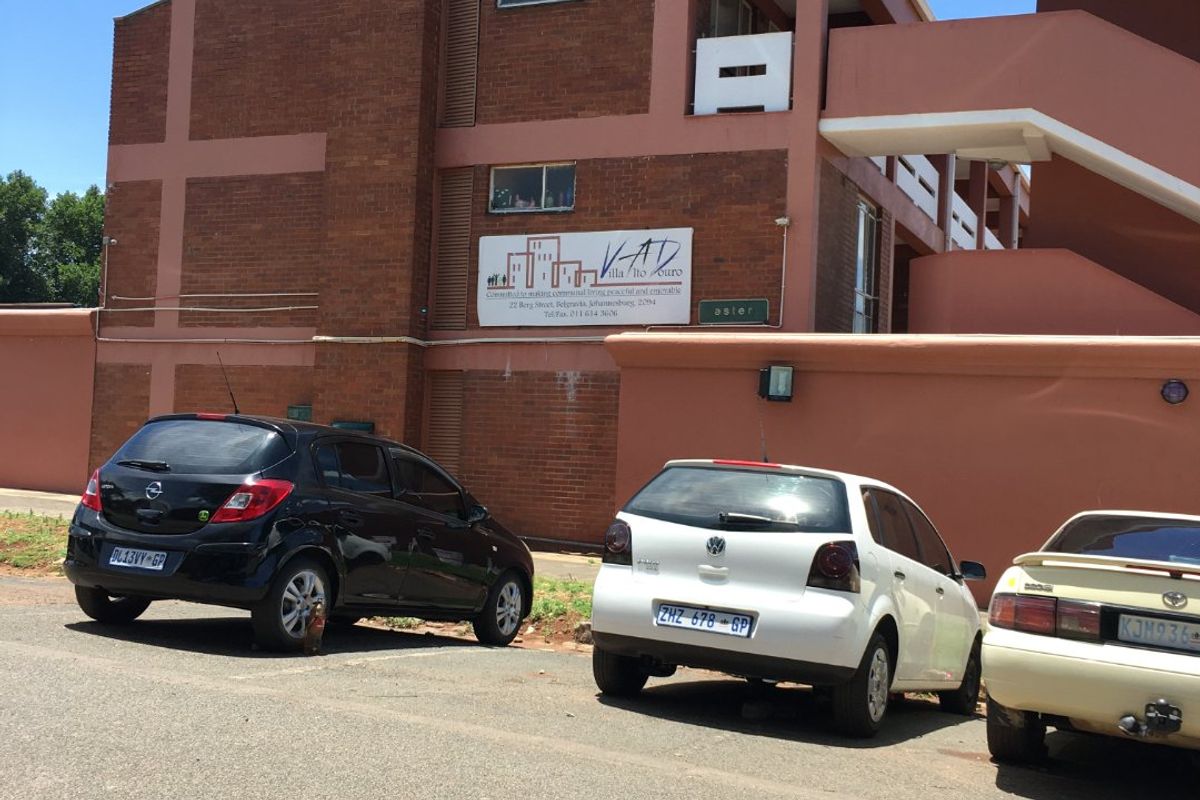 Secure 1-Bed Garden Unit with Family-Friendly Features - Photo 5