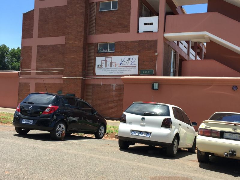 Secure 1-Bed Garden Unit with Family-Friendly Features - Photo 5