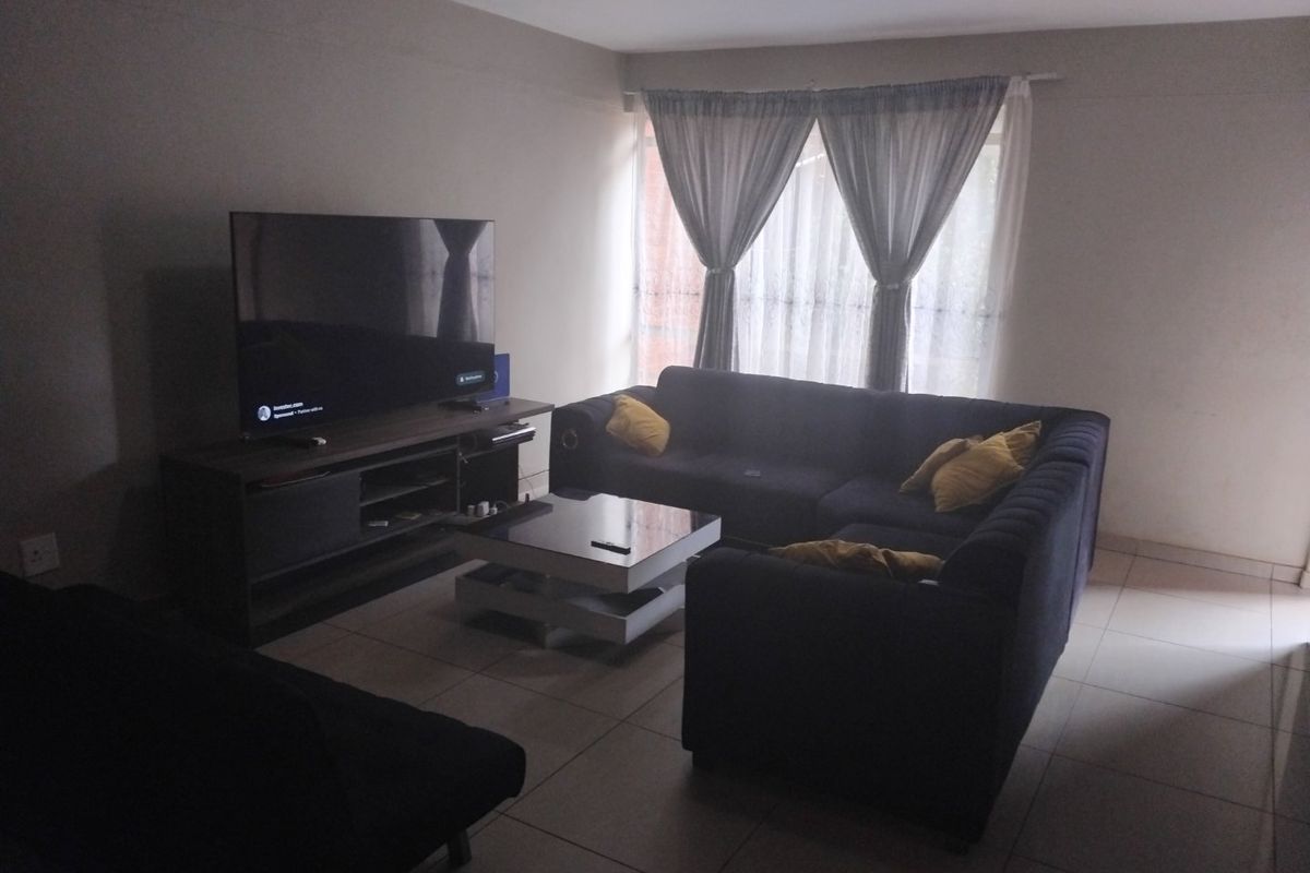 Secure 1-Bed Garden Unit with Family-Friendly Features - Photo 3